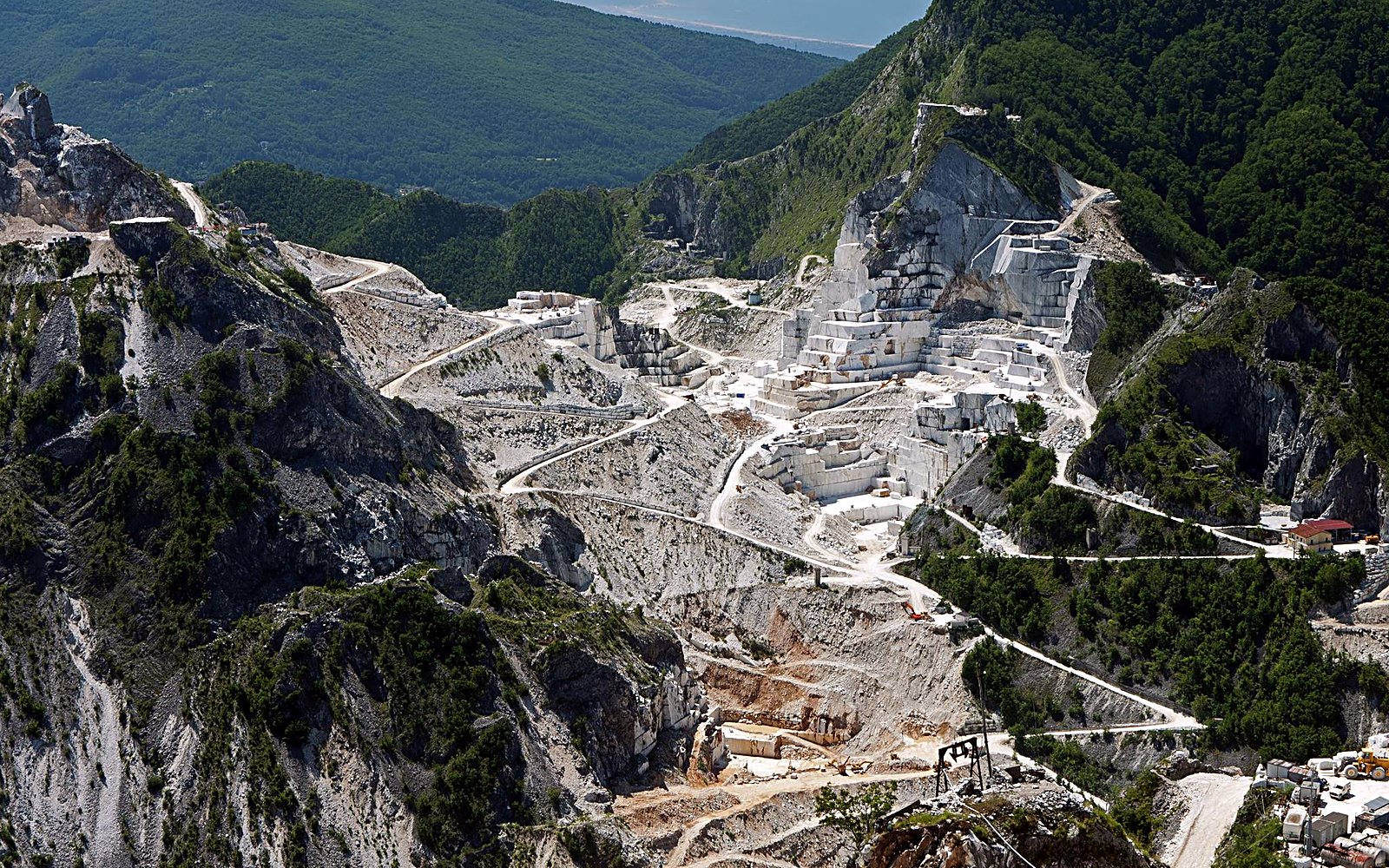 Tungsten-Free Diamond Beads at Carrara Marble